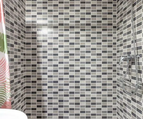 Pasaje Amores Iz. - Tranquilidad Y Vida Cultural En Centro 4px إشبيلية